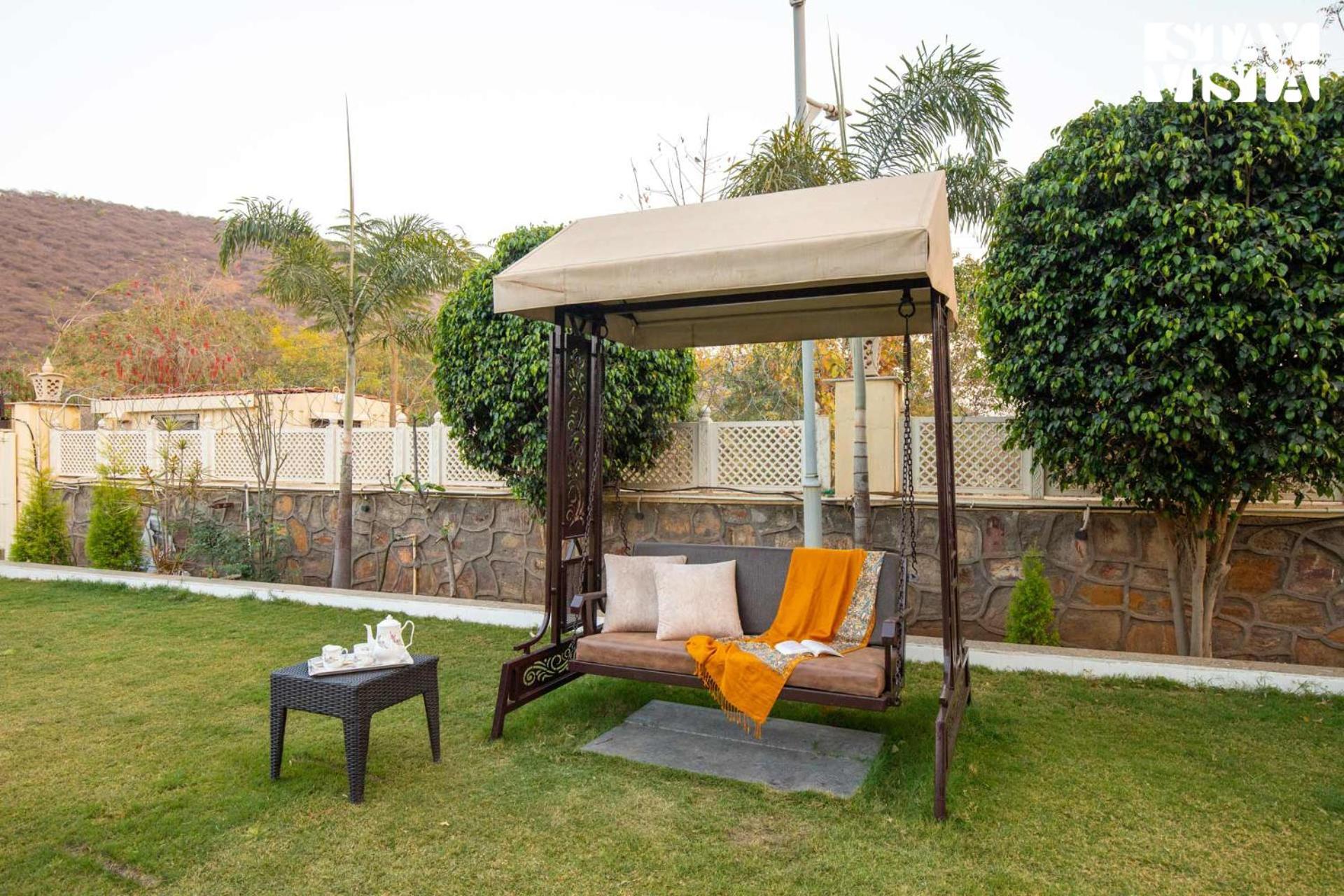 Stayvista'S Bella Dream - Mountain-View With Outdoor Pool, Lawn Featuring A Gazebo & Indoor Games Udaipur Exterior foto